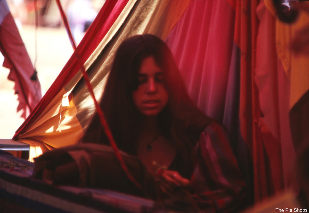 Stunning Vintage Photos from the Renaissance Pleasure Faire in the 1970s