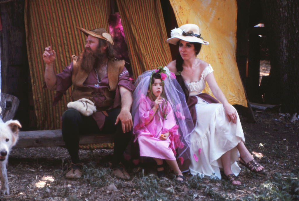 Stunning Vintage Photos from the Renaissance Pleasure Faire in the 1970s