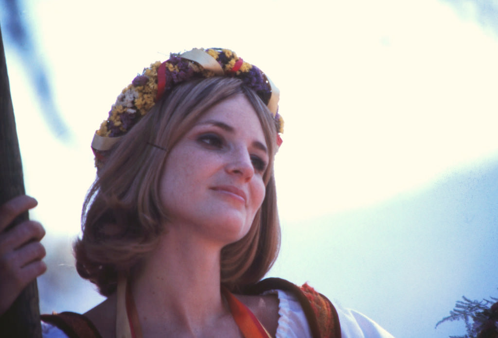 Stunning Vintage Photos from the Renaissance Pleasure Faire in the 1970s