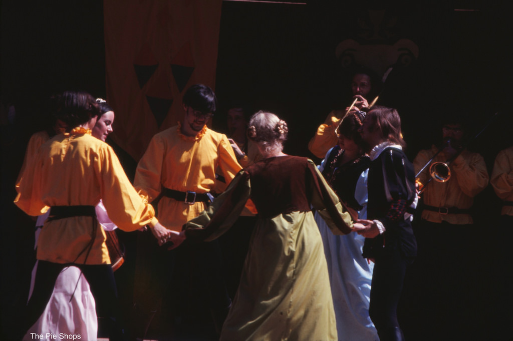 Stunning Vintage Photos from the Renaissance Pleasure Faire in the 1970s