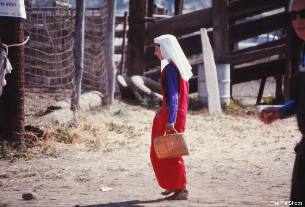 Stunning Vintage Photos from the Renaissance Pleasure Faire in the 1970s