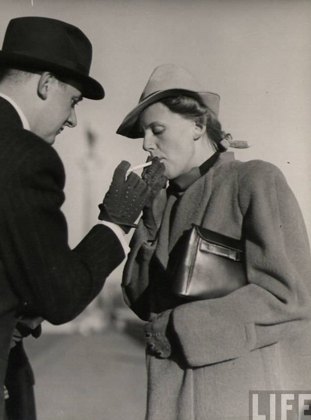 50 Lovely Photos of Young Couples Enjoying from the 1930s