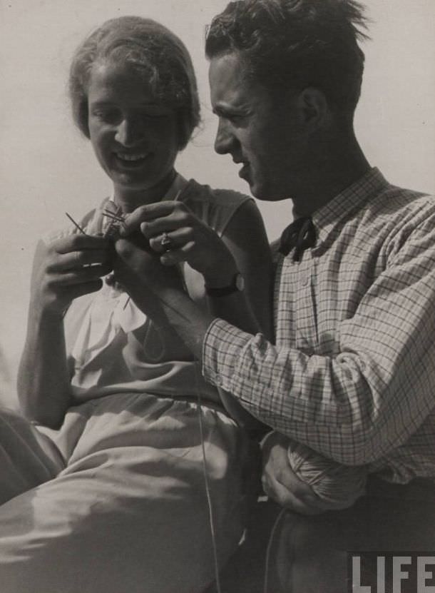 50 Lovely Photos of Young Couples Enjoying from the 1930s