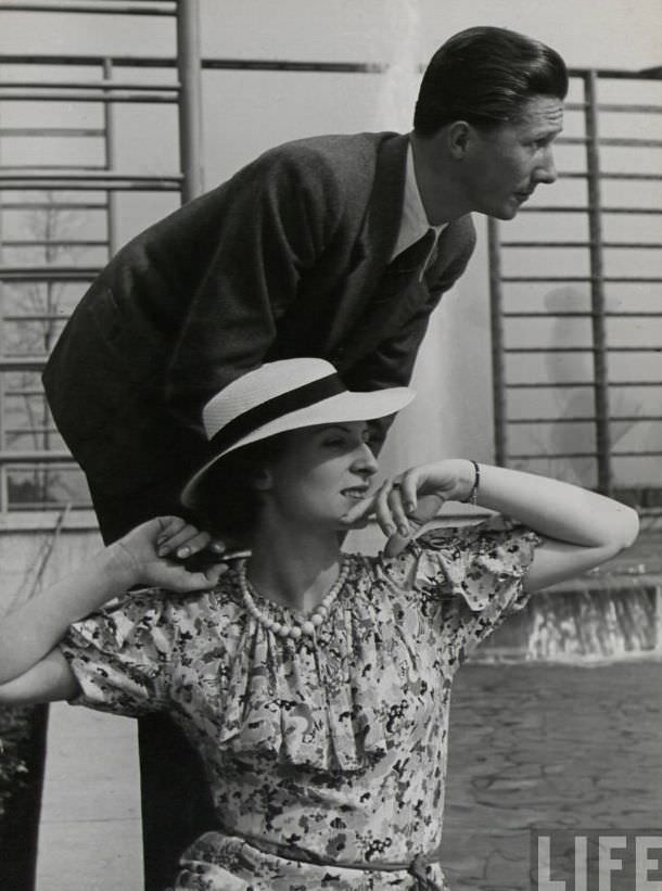 50 Lovely Photos of Young Couples Enjoying from the 1930s