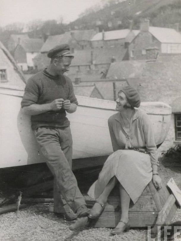 50 Lovely Photos of Young Couples Enjoying from the 1930s