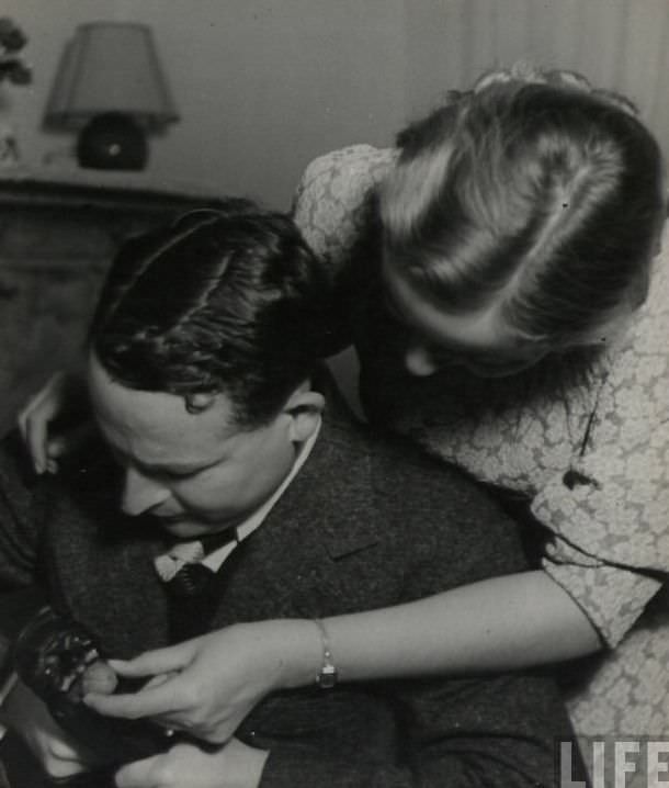 50 Lovely Photos of Young Couples Enjoying from the 1930s