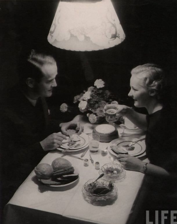 50 Lovely Photos of Young Couples Enjoying from the 1930s