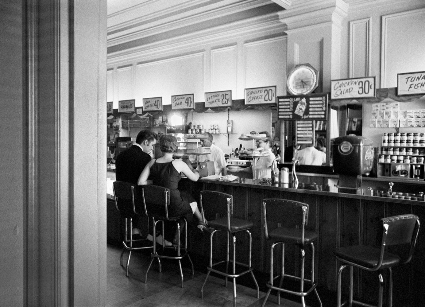 Coffee shop at the Jefferson Hotel, Richmond, Virginia, 1956.
