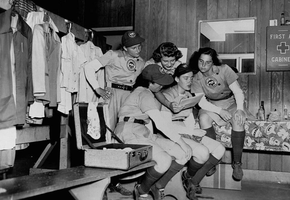 Beyond "A League of Their Own": The Story and Photos of the All-American Girls Professional Baseball League (1943-1954)