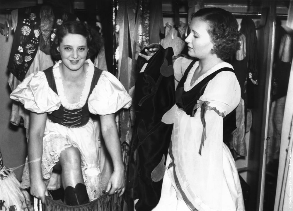 Dancers of the Blue Train cabaret troupe at the Prince of Wales Theatre, London, 1927.