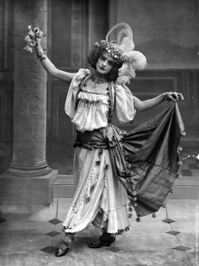 Cabaret artist Blanche Vaudon in costume, 1898.