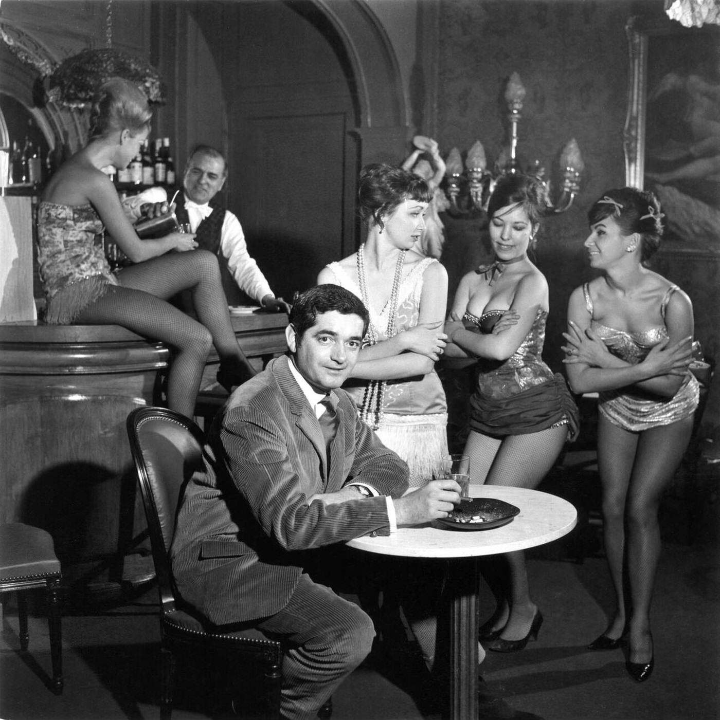 Director Jacques Demy with the “Lola Girls” filming Lola, 1961.