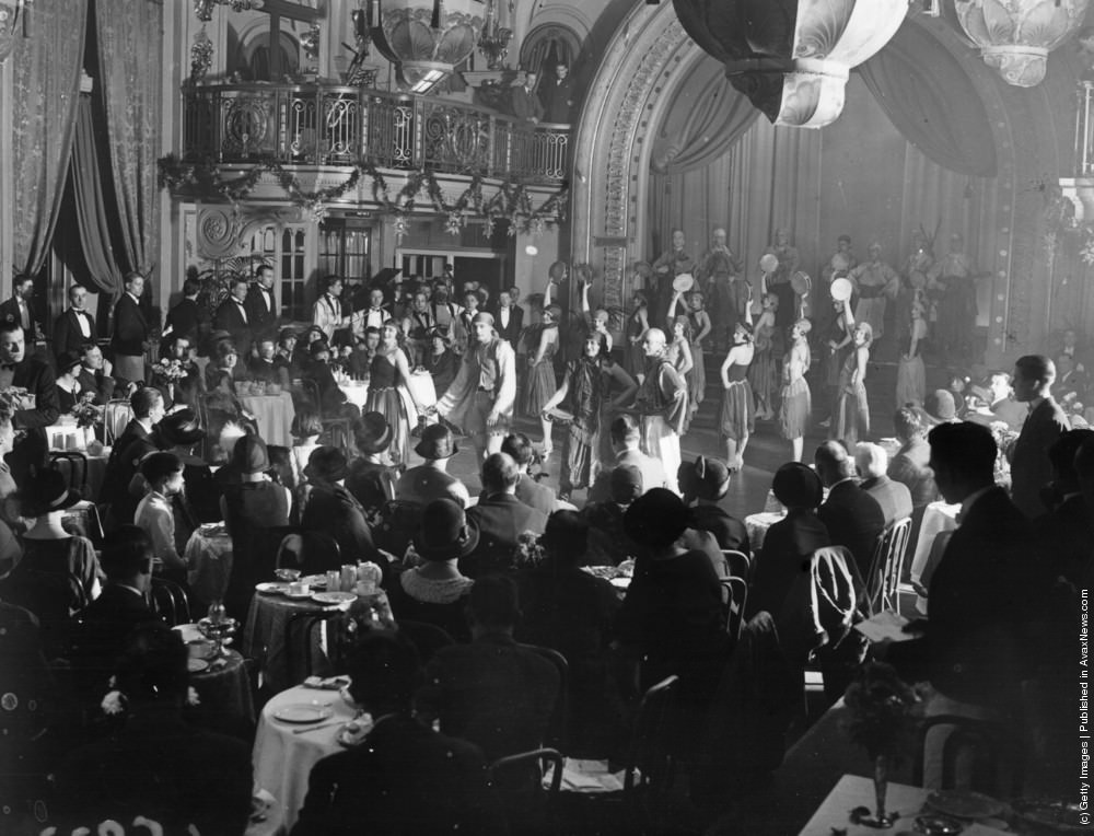 The audience at Britain's first afternoon cabaret performance, London, 1924.