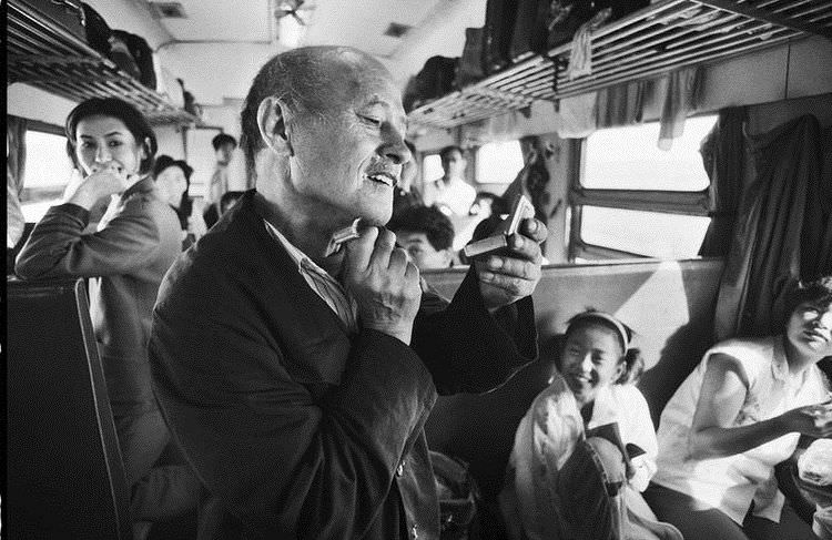 Riding the Rails in 1970s China: Wang Fuchun's Train Photos