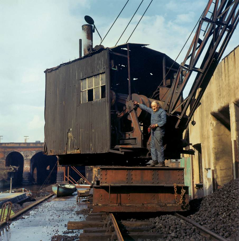 Mr Pearson, steam-grab driver, Victoria Bridge, spring 1974.
