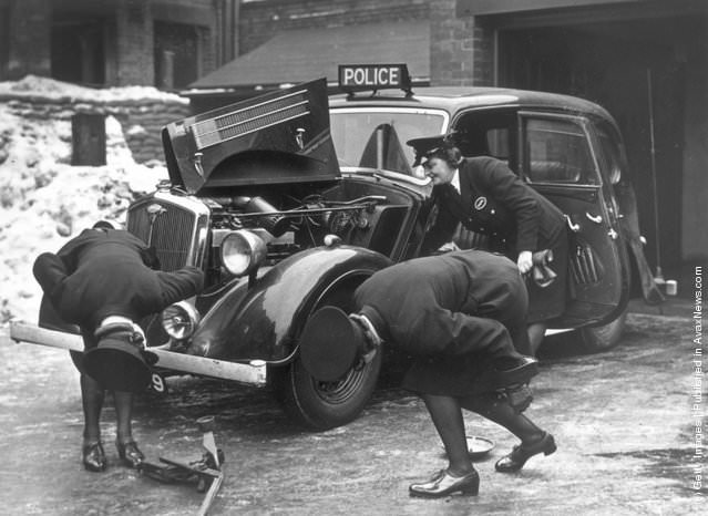 Women on the Beat: A Look at Vintage Photos of Female Police Officers