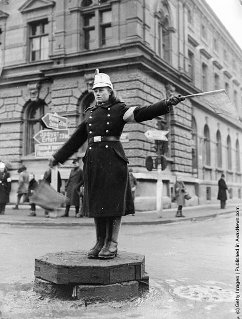 Women on the Beat: A Look at Vintage Photos of Female Police Officers