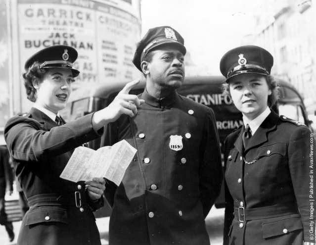 Women on the Beat: A Look at Vintage Photos of Female Police Officers