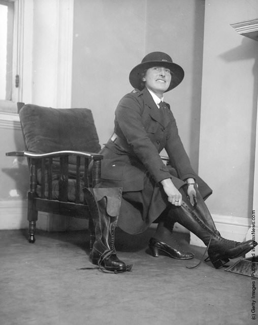Women on the Beat: A Look at Vintage Photos of Female Police Officers
