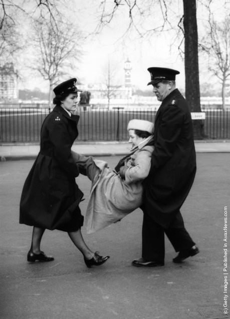 Women on the Beat: A Look at Vintage Photos of Female Police Officers