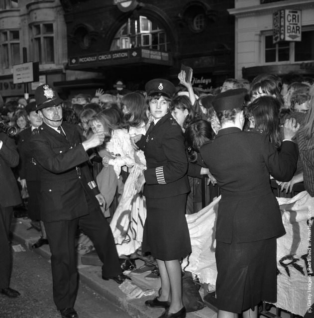 Women on the Beat: A Look at Vintage Photos of Female Police Officers
