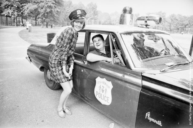 Women on the Beat: A Look at Vintage Photos of Female Police Officers