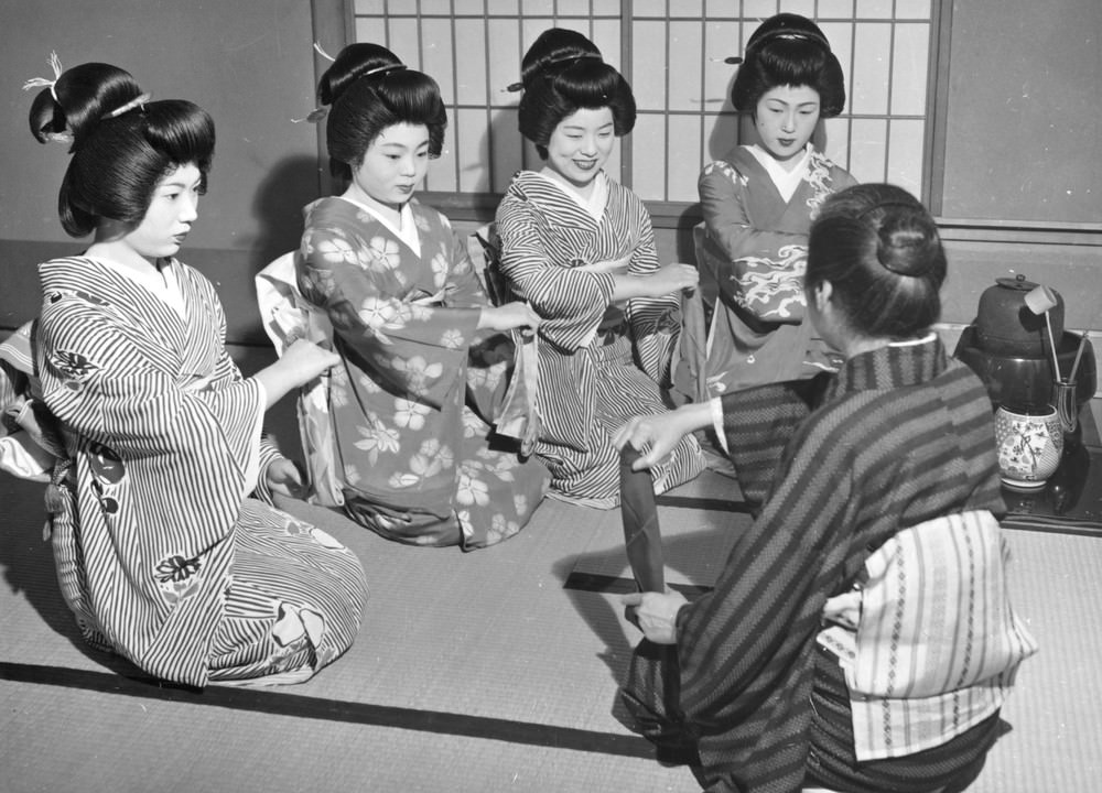 Geisha girls being instructed by their teacher, 1950s.