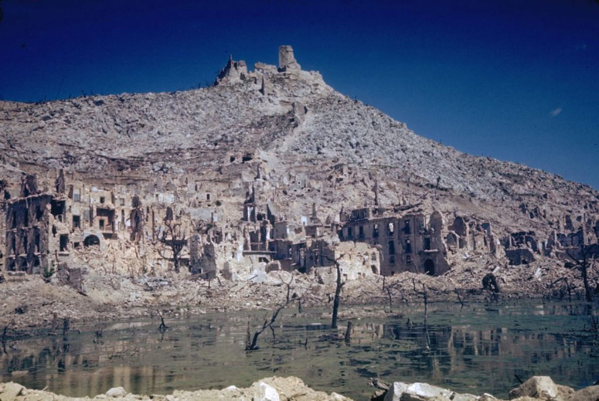 Ruins of Monte Cassino after Allied bombing, 1944.