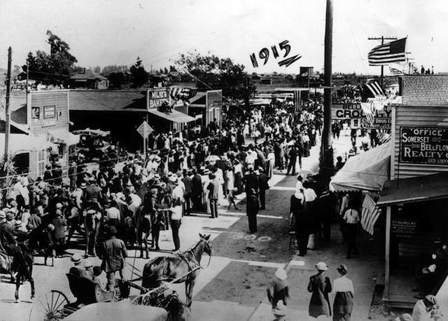 Independence Day in Bellflower, 1915. The folks in the street are watching men run a foot race. That street is now Bellflower Boulevard.