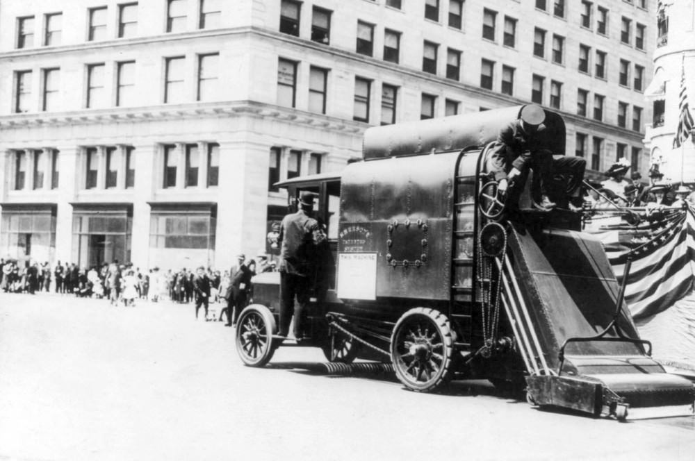 Auto street cleaner, New York City, 1900s.