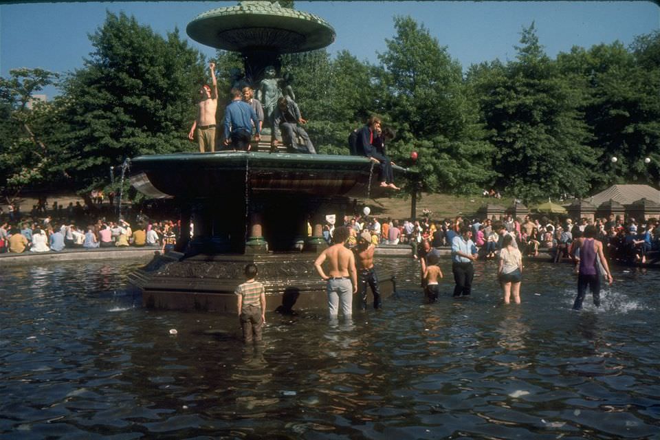 Hot City, Cool Style: Vintage Photos of New York City in the Summer of 1969