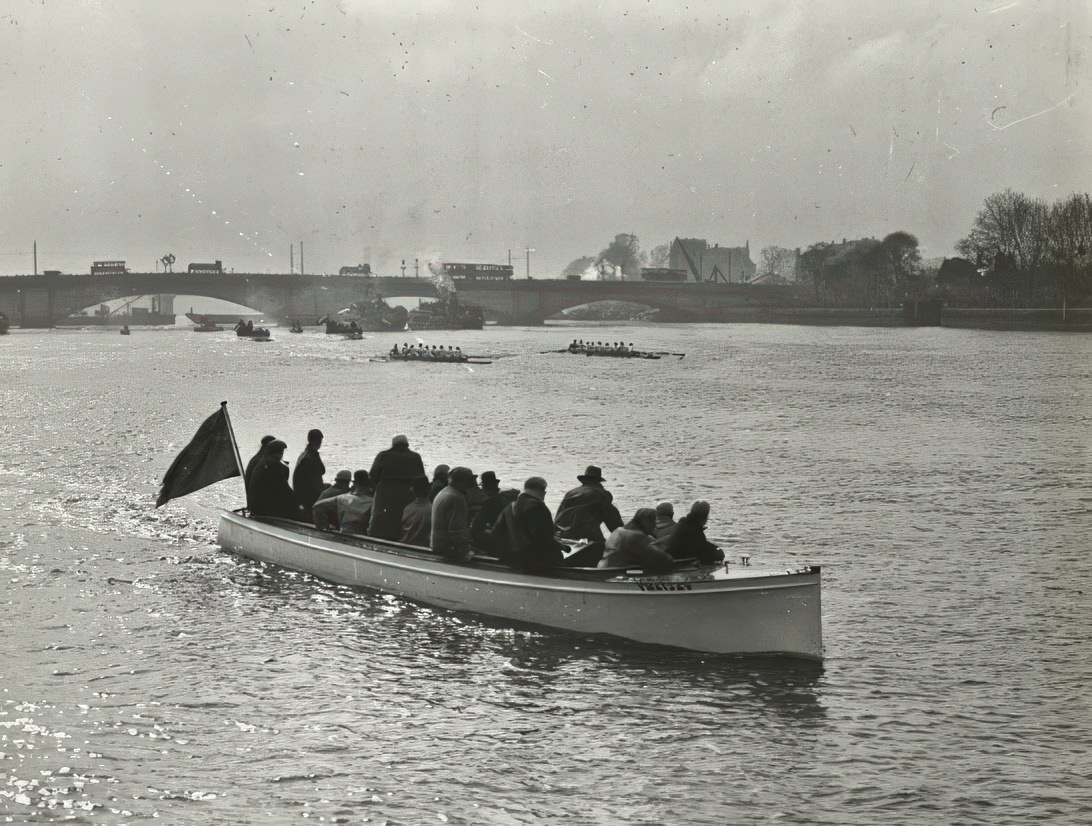 The Oxford and Cambridge Boat Race at Putney Bridge, 1910s