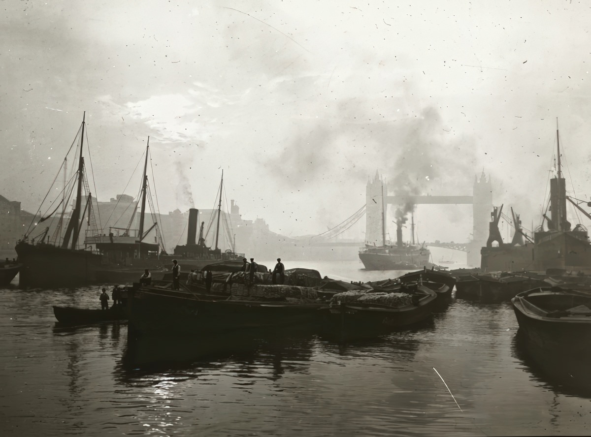 Shipping near Tower Bridge, 1910s
