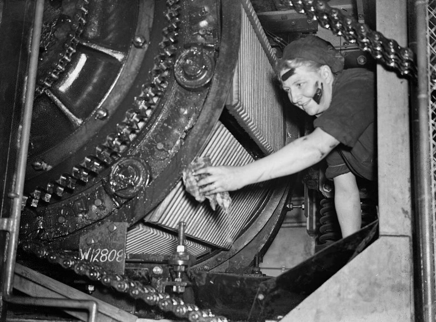 A woman greasing an escalator, 1941