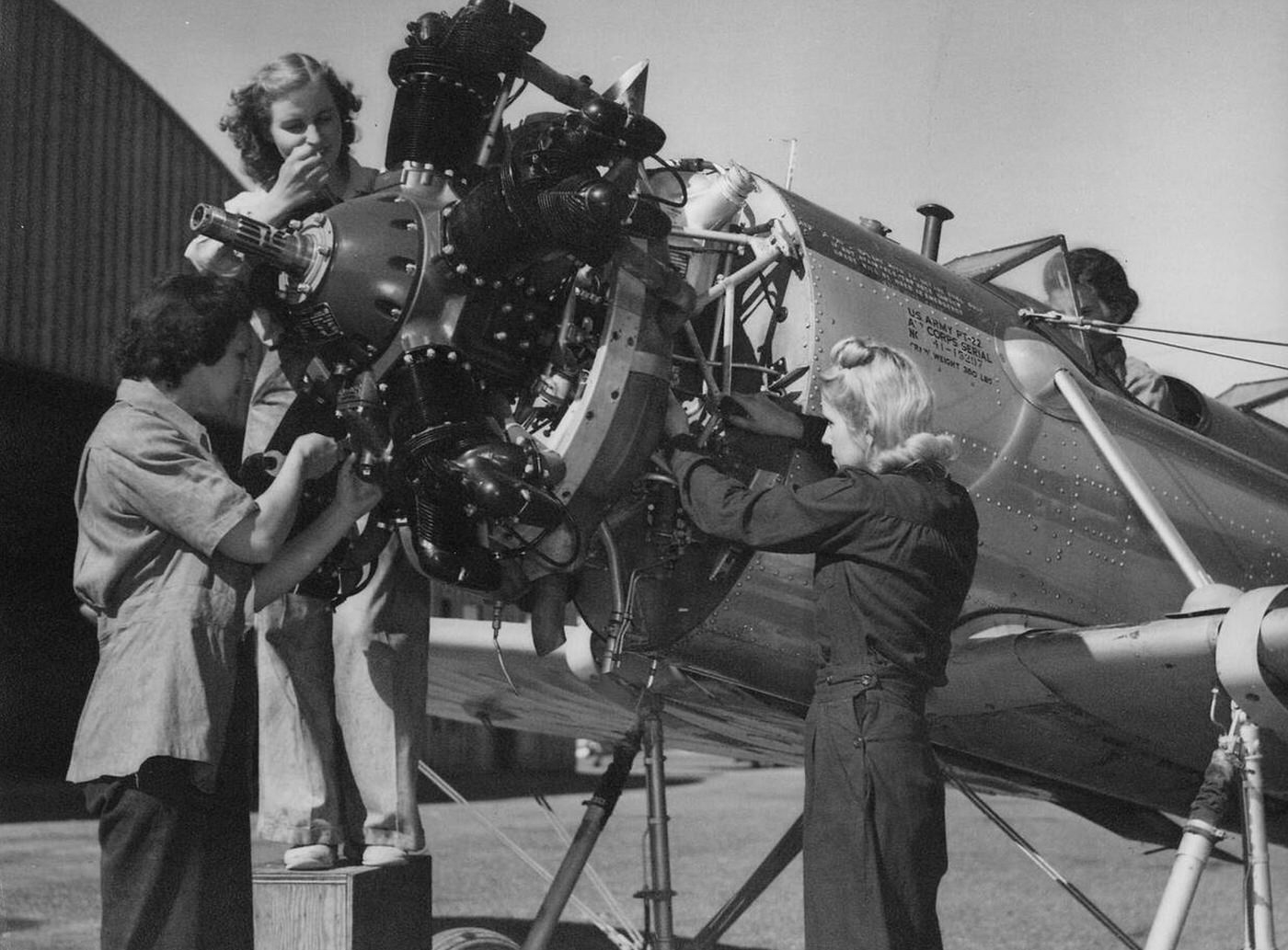 Women working on a plane, 1940