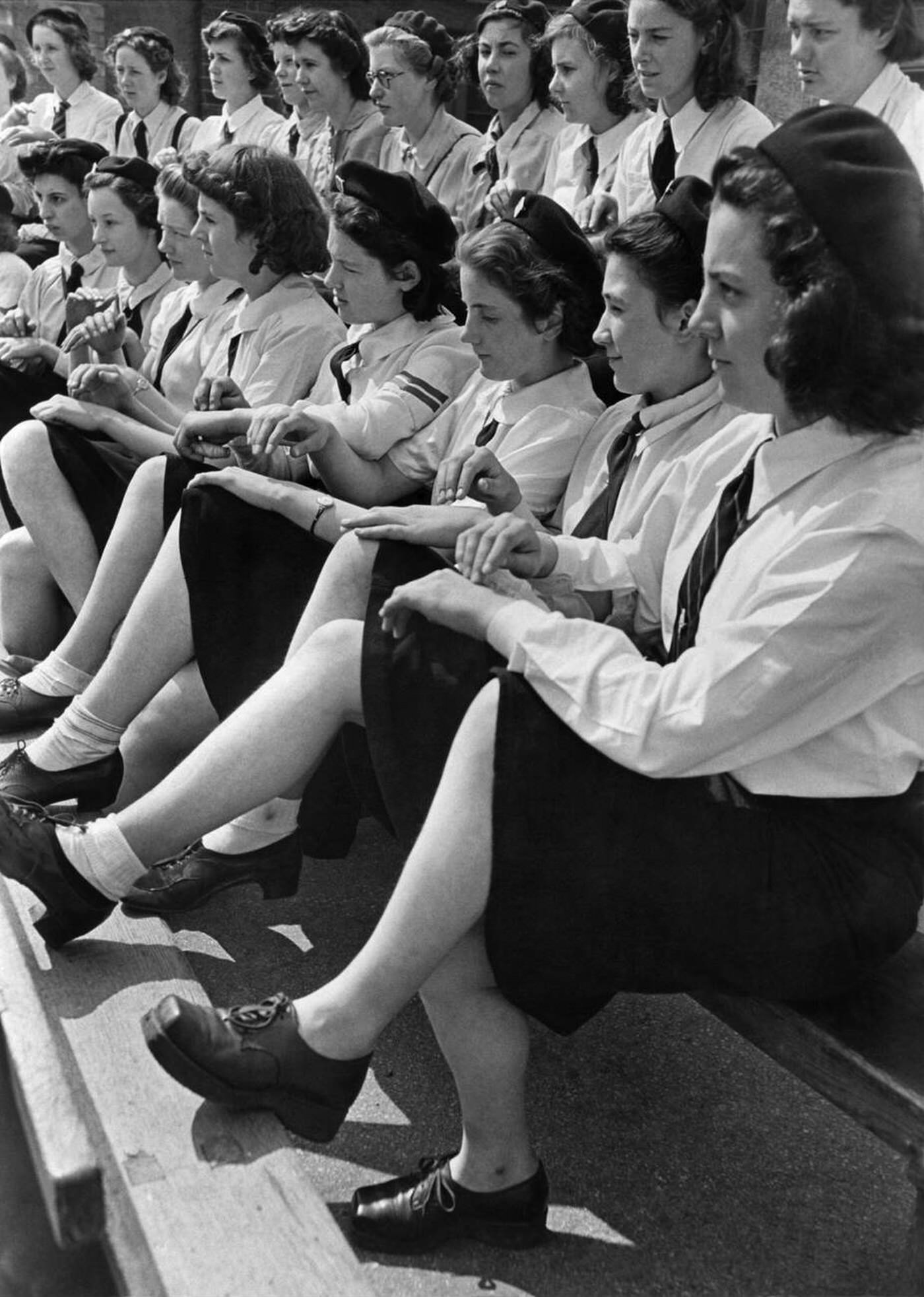 G.T.C. girls learning Morse code, 1942