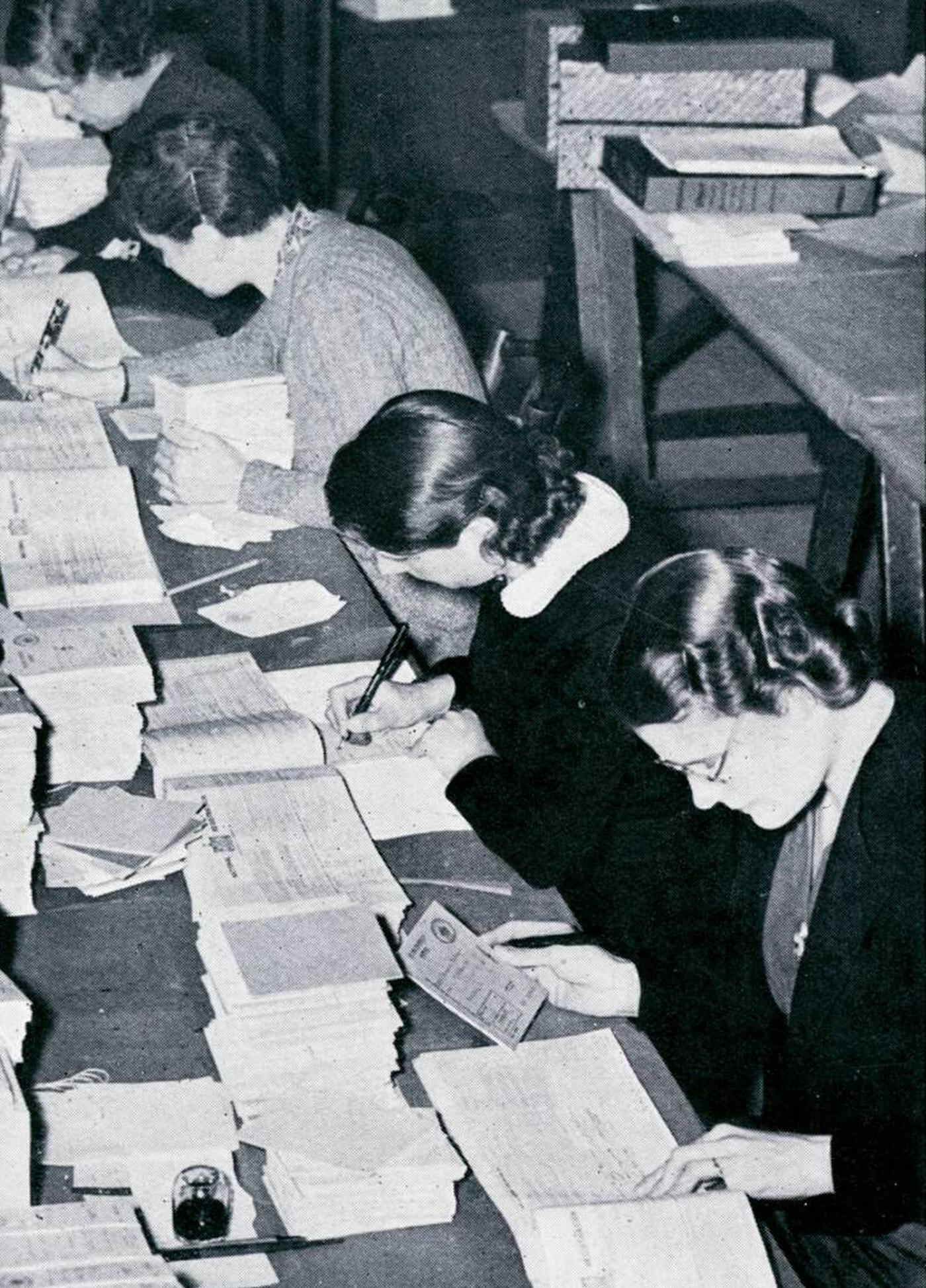 Filling in ration books, 1939