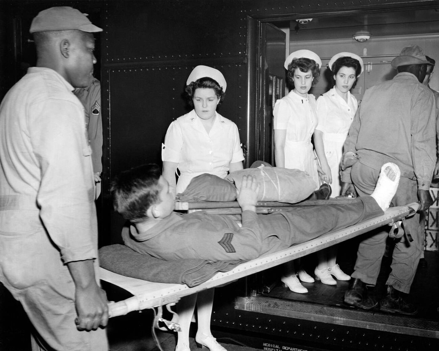 A wounded sergeant arriving in the US, 1943