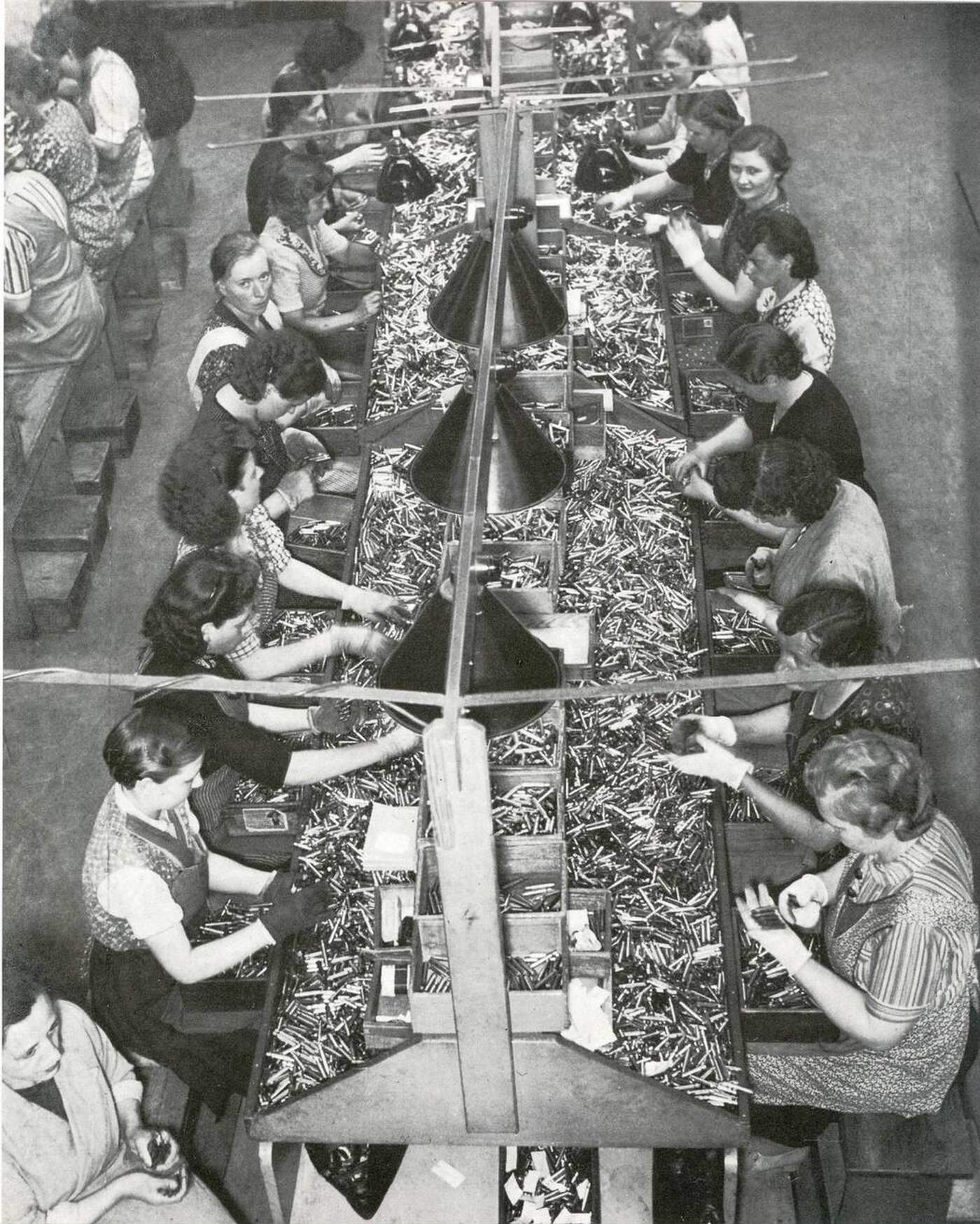 German women in war production, 1942