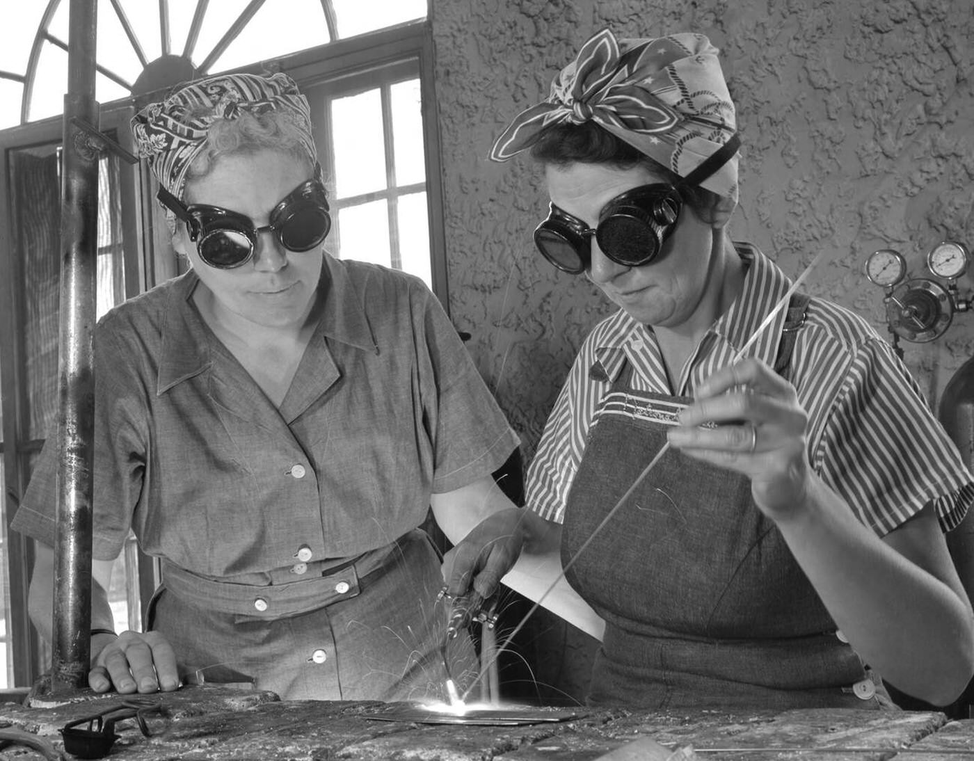 Women welders, 1940s