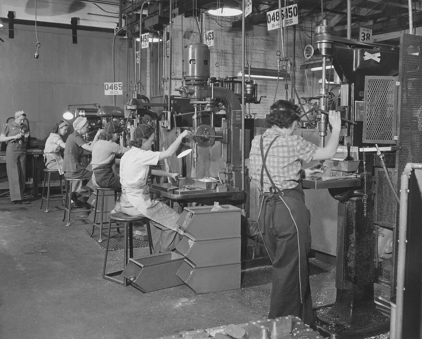 Women drill press operators, 1942