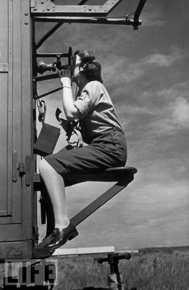 Women reporting enemy aircraft positions, World War II
