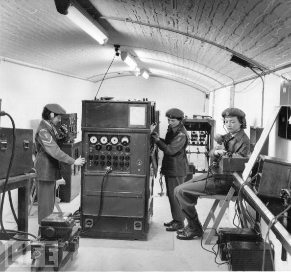 ATS members training as gun battery controllers, 1944
