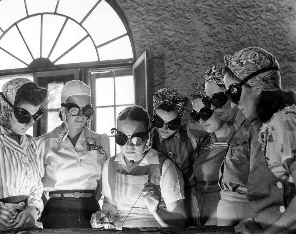 Women at a vocational school, 1942
