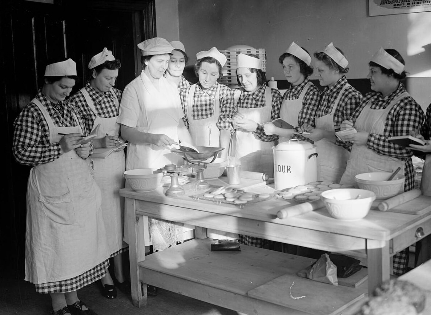 Unemployed women learning to be canteen cooks, World War II