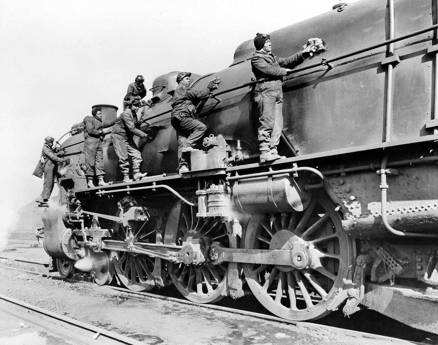 Women engine cleaners on the Pennsylvania Railroad, 1943
