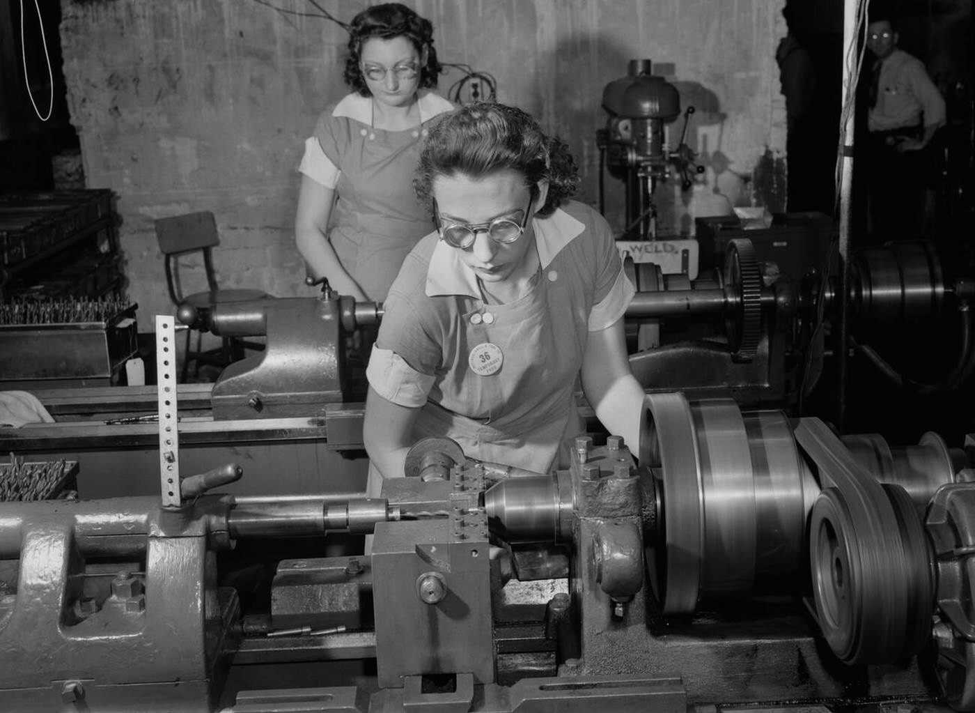 Women operating lathe machines, 1942