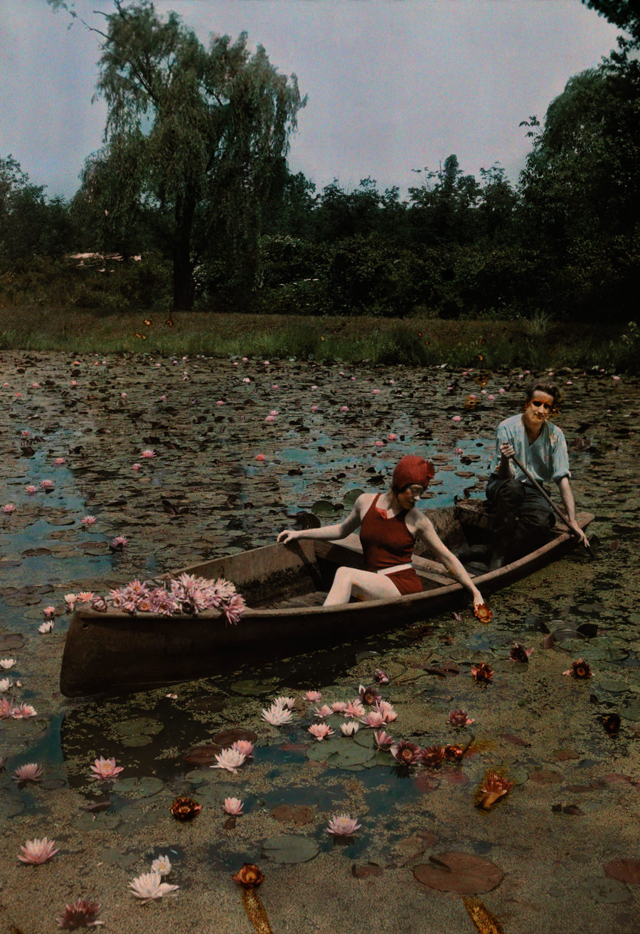 A couple paddle on a lily pond in the Kenilworth Aquatic Gardens in Washington D.C., 1923.