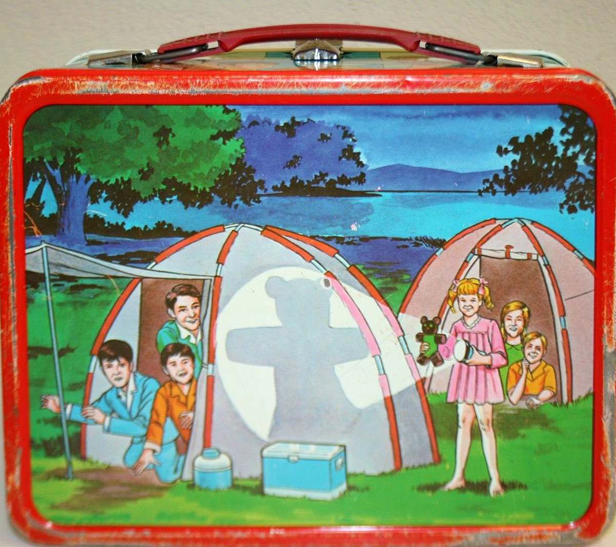 1970s Lunchboxes of Schoolyard Shame: When Your Metal Lunchbox Defined Your Status Among Peers