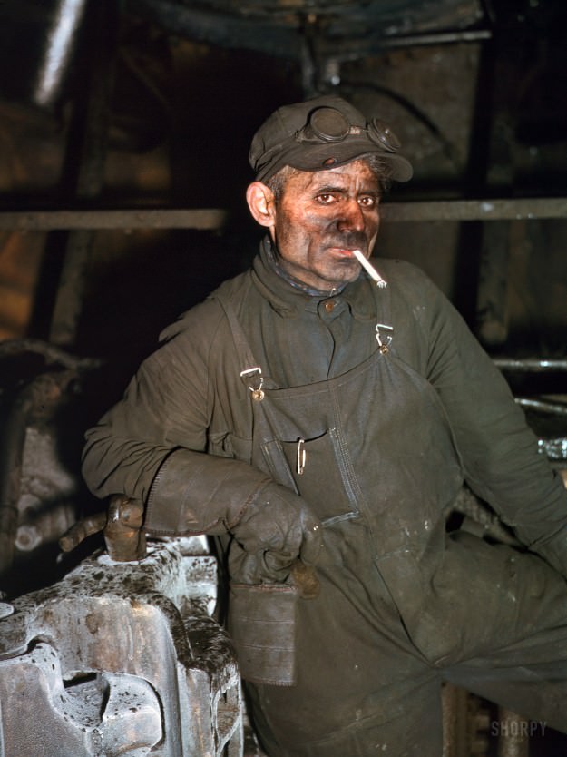 December 1942. Melrose Park, Illinois. “Chicago & North Western RR. William London has been a railroad worker 25 years — now working at the roundhouse at the Proviso yards.” 4×5 Kodachrome transparency by Jack Delano for the Office of War Information.